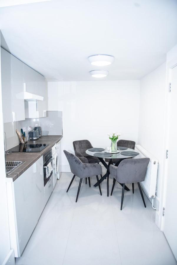 1B Apartment, 30 Mins To Oxford Street Лондон Экстерьер фото