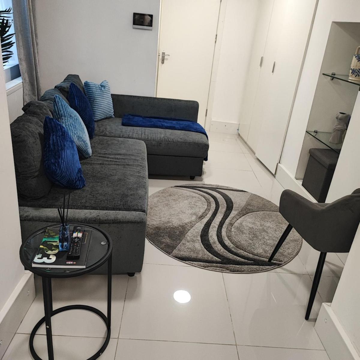 1B Apartment, 30 Mins To Oxford Street Лондон Экстерьер фото