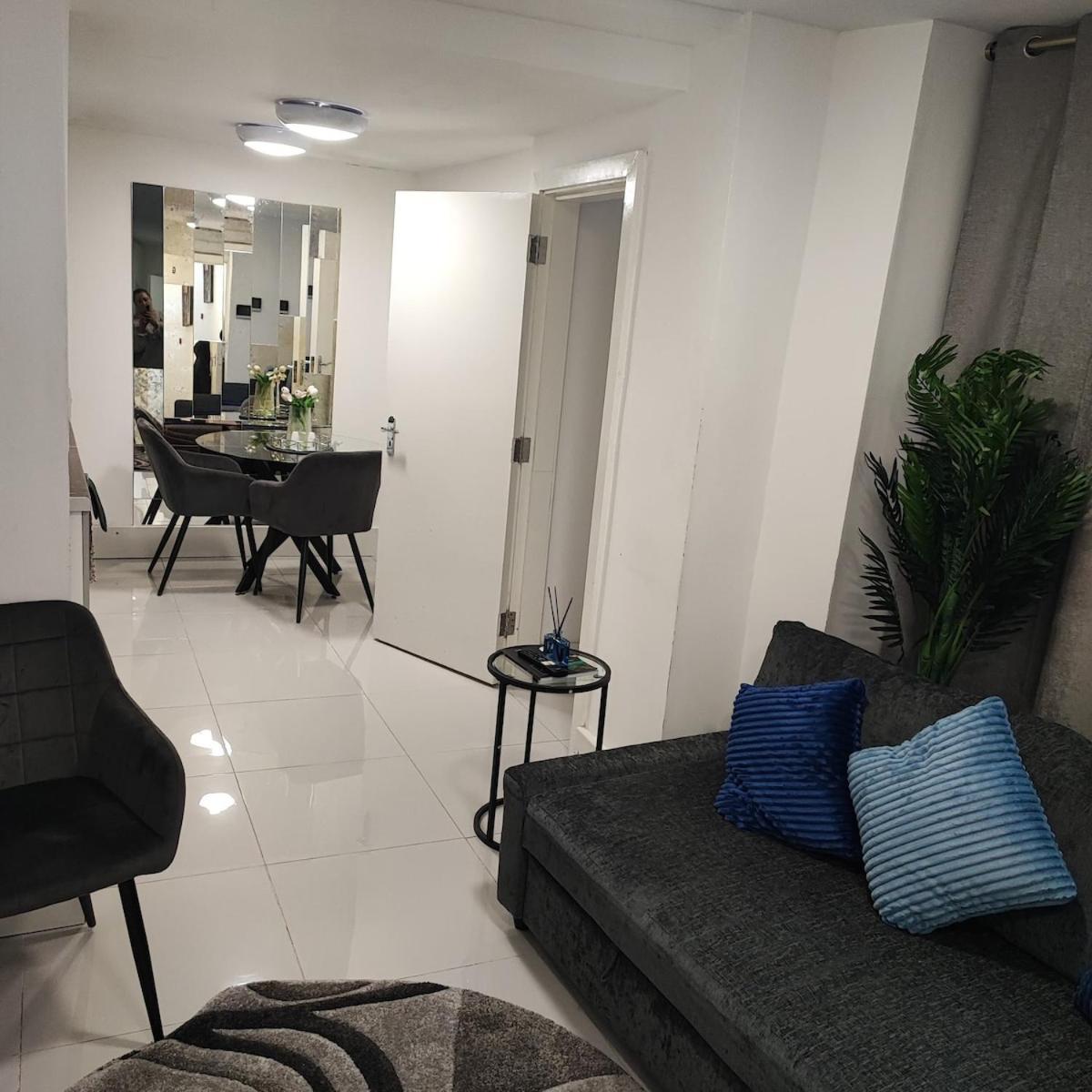 1B Apartment, 30 Mins To Oxford Street Лондон Экстерьер фото